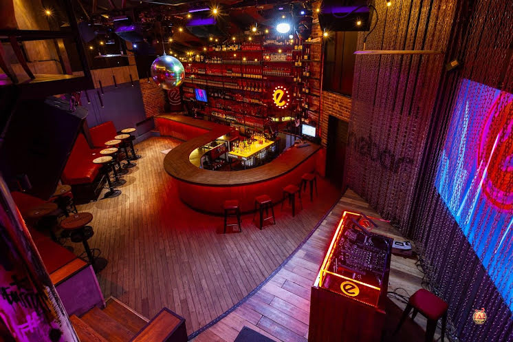 Основной зал с танцполом в «Небар на Пятницкой» фотография №6