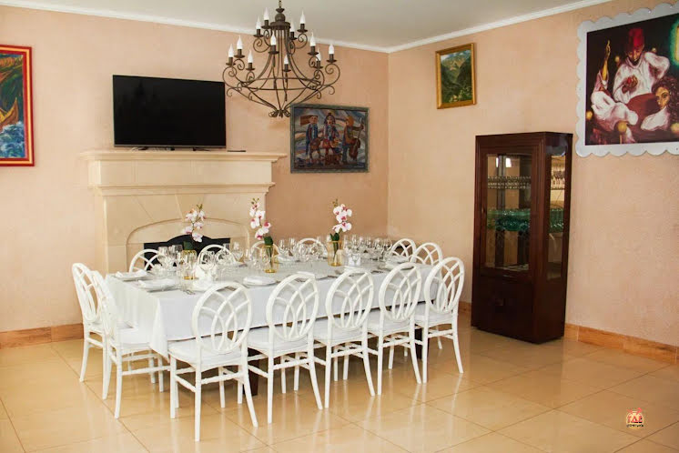 Каминный зал в «9PARROTS» фотография №9