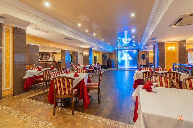 Основной зал первого этажа в «Старый Пловдив» фотография №3