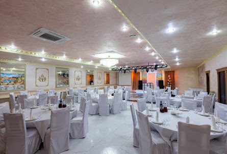 Зал «Версаль» в Зал «Маркиза»