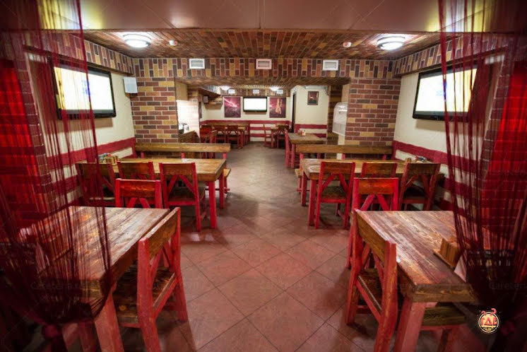 Основной зал в «Red Grot» фотография №7