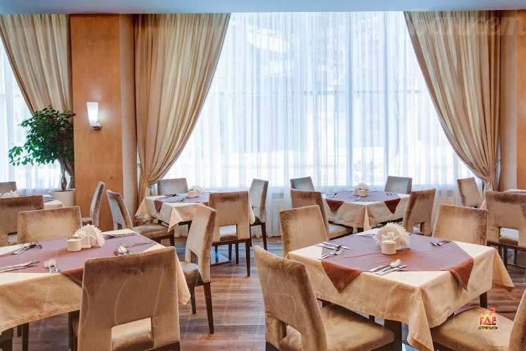 Ресторан в «РАЙКИН PLAZA HOTEL» фотография №13