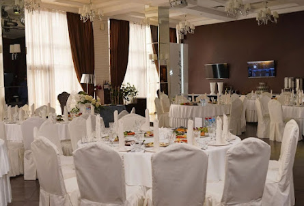 Большой банкетный зал в Малый банкетный зал