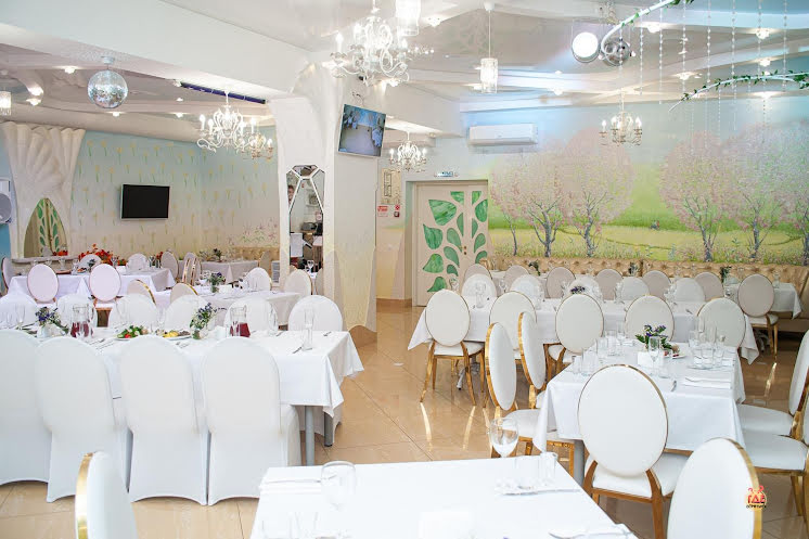 Основной зал в «Лето» фотография №12