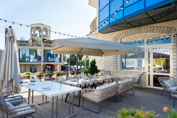 Летняя терраса в «Radisson Blu» фотография №1