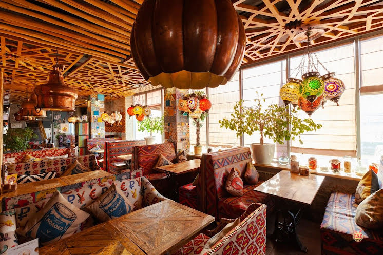 Зал ресторана  в «Чайхона №1 Новокосино» фотография №6