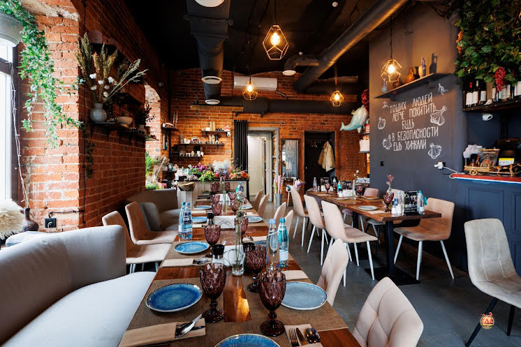 Зал ресторана в «Вах Хинкали на Холодильном» фотография №4