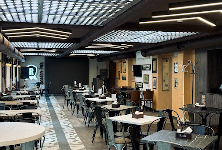 Основной зал «Reader's Pub» в Зал «Премиум»