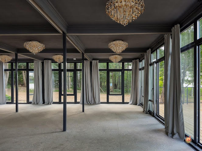 Панорамный зал с террасой на воде в «Берег Желаний» фотография №12