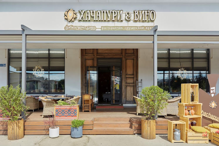 Основной зал в «Хачапури и Вино на Молодёжном» фотография №13