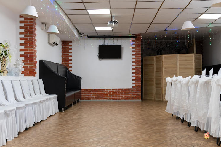 Зал на 55 человек в «Кафе-Кафе на Ленина» фотография №18