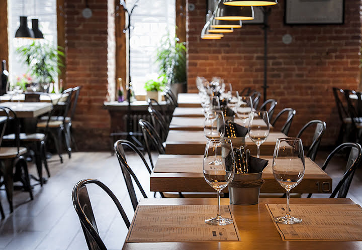 Основной зал в «Хлеб и вино на Тверской» фотография №3