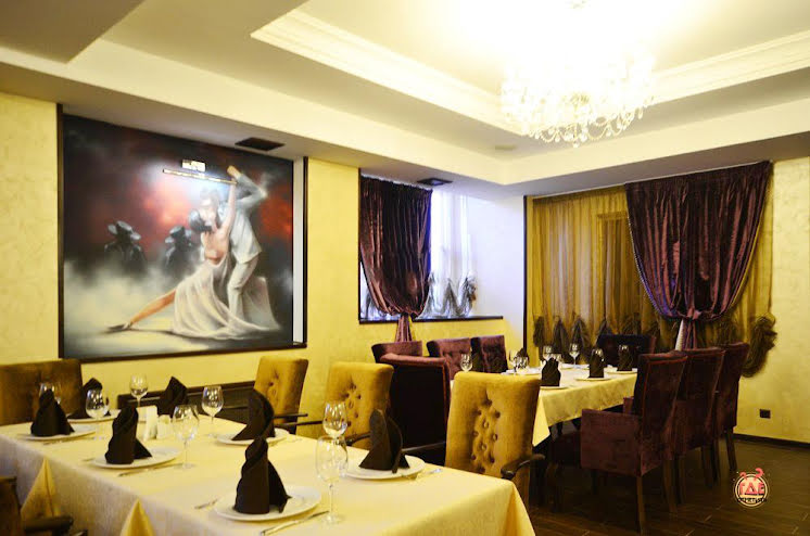 Основной зал в «Gusto» фотография №13