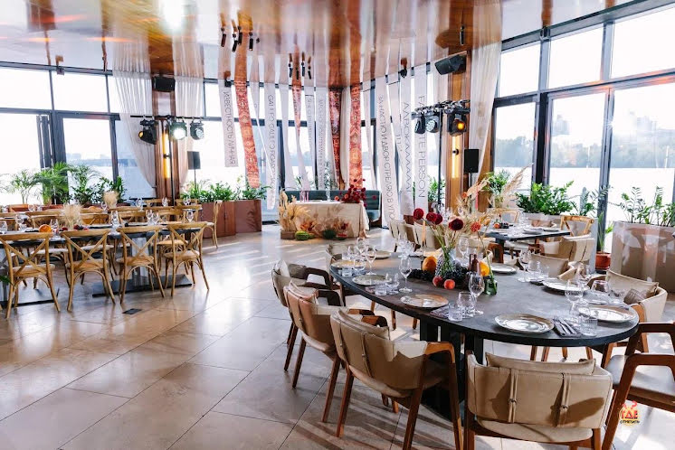 Основной зал в «Mooring» фотография №8