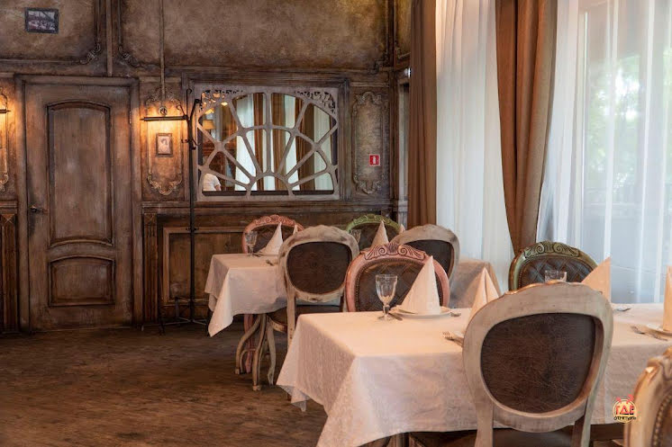 Основной зал в «Ипполит Матвеевич» фотография №5