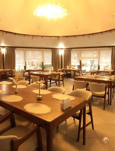 Основной зал в «Загородный ресторан «Берендей»» фотография №3