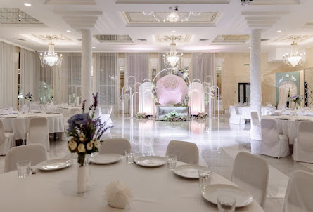 Зал «Хрустальный» в Зал «Греческий»