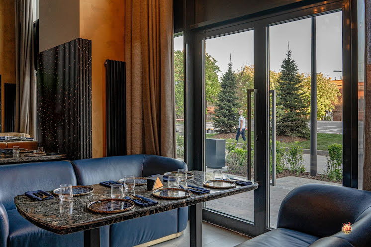 Зал с камином  в «Гарда бар» фотография №18