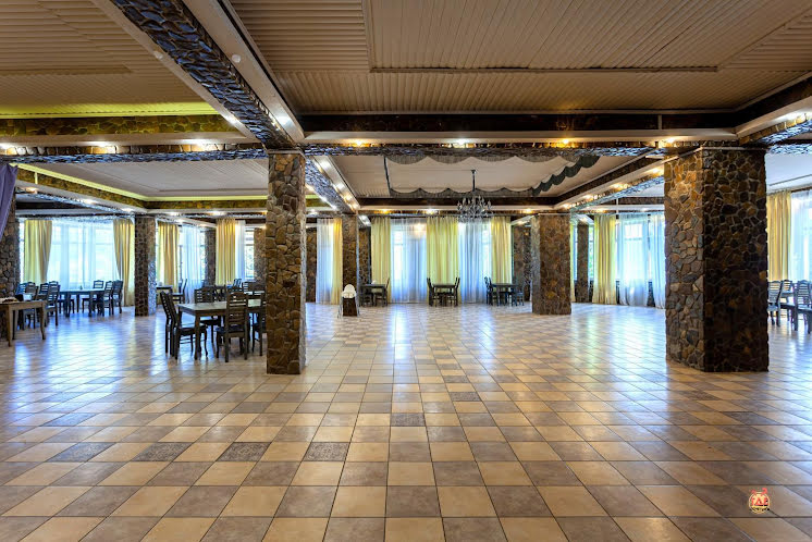 Основной зал в «Очаровательная полянка» фотография №11