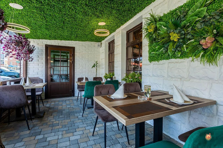 Летняя веранда в «Српска Кафана на Монтажников» фотография №3