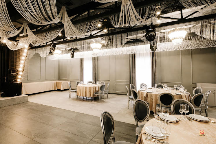 Основной зал  в «Янс» фотография №13