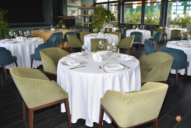 Банкетный зал на 2 этаже  в «Амбассадори» фотография №13