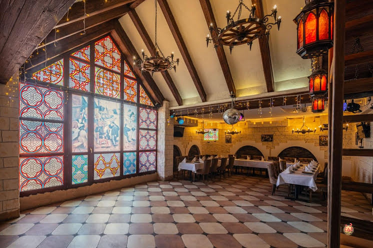 Основной зал  в «Подворье замка» фотография №1