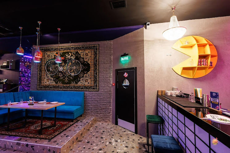 Основной зал в «Руки ВВерх! Бар Пушкино» фотография №19