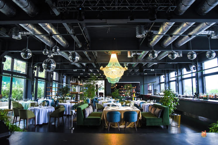 Банкетный зал на 2 этаже  в «Амбассадори» фотография №11