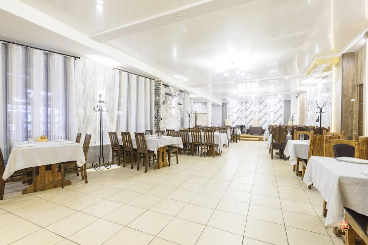 Основной зал в «Три тополя» фотография №2