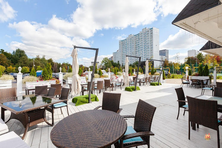 Веранда  в «Villaggio на Воронцовских прудах» фотография №1