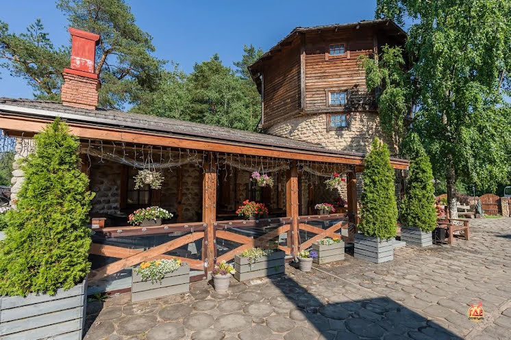 Основной зал ресторана "Корчма" в «Старая Мельница» фотография №2