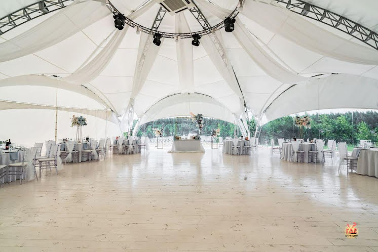 Шатер на озере в «Конюшня» фотография №8