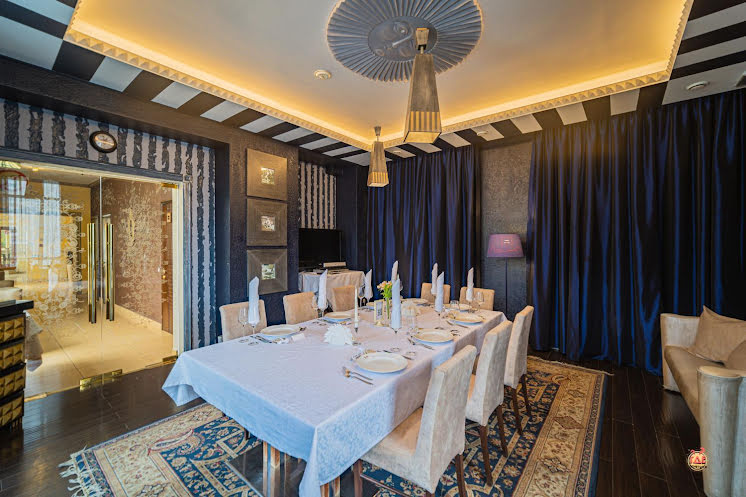 Каминный зал в «La Rose D’or» фотография №7