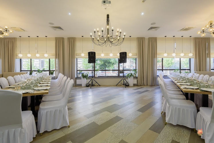 Основной зал в «Raymond» фотография №15