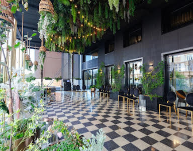  ресторан Madison Event Hall  & Mady