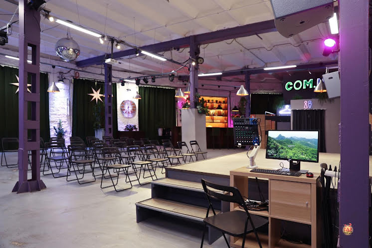 Основной зал в «COM.NATA на Петроградской» фотография №7