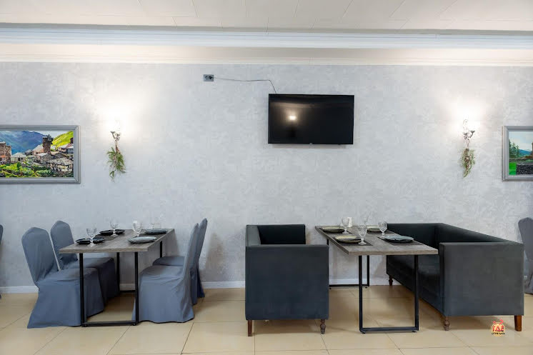 Средний зал  в «Иверия на Вокзальном спуске» фотография №3