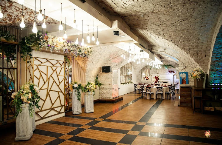 Основной зал в «Буржуй» фотография №9