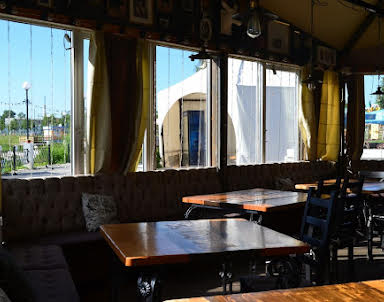  ресторан Tom Sawyer Veranda