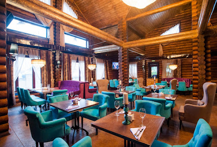 Основной зал в VIP-зал на 8 человек