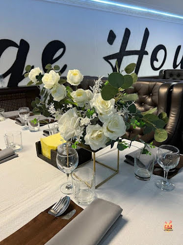 Основной зал в «Village House» фотография №14