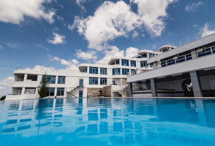 Зона у бассейна  в Зона у бассейна 