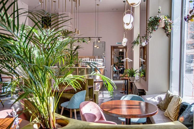 Основной зал  в «Вкусная компания» фотография №8