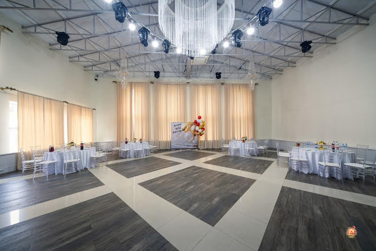 Большой зал в «Конюшня» фотография №9