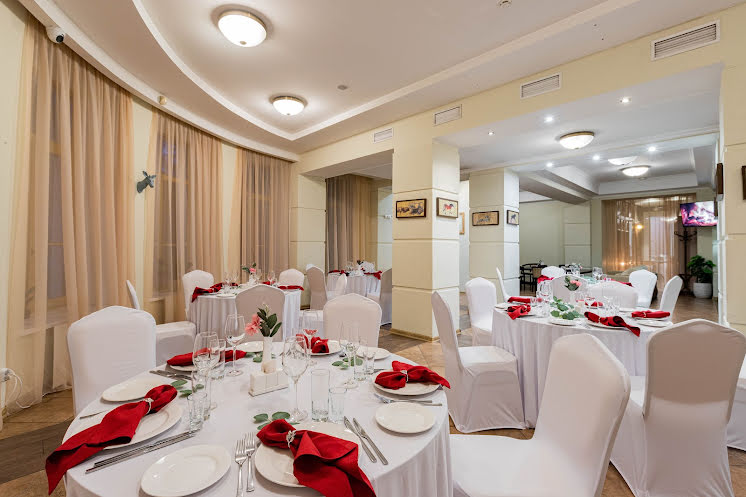 Зал "Каминный" в «Особняк в парке Сосновка» фотография №2