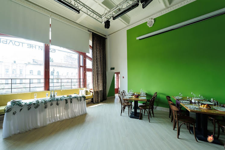 Основной зал в «Бристоль» фотография №6