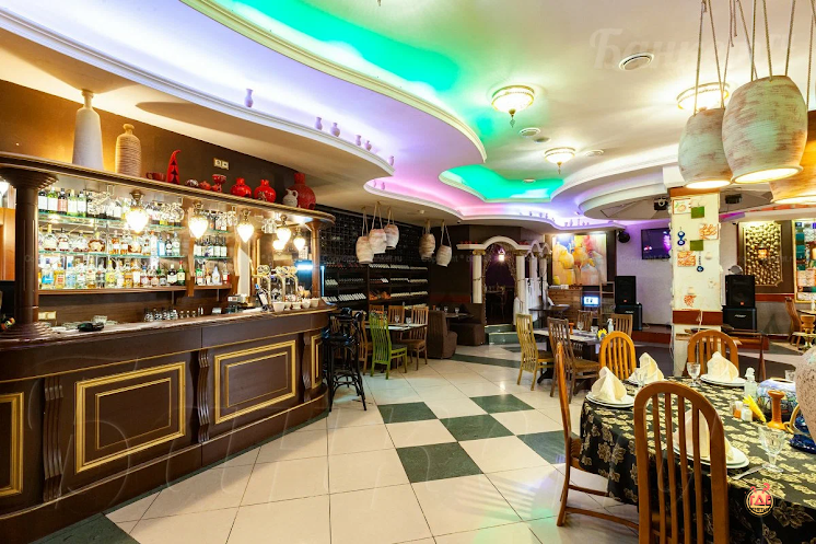 Основной зал ресторана в «Очаг Grill» фотография №18