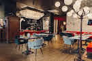 Основной зал в «Bistrot LeMoujik на Морской»