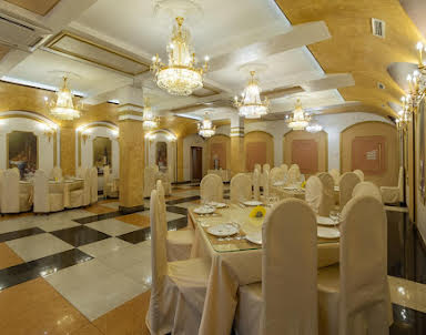  ресторан У Озера ​на Героев Космоса